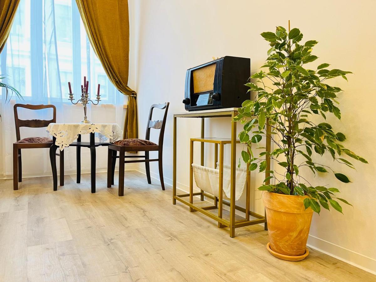 Filmap-apartments-zentrale Lage-boxspringbett-beamer-popcorn-gratis Parkplatz Apartment Görlitz