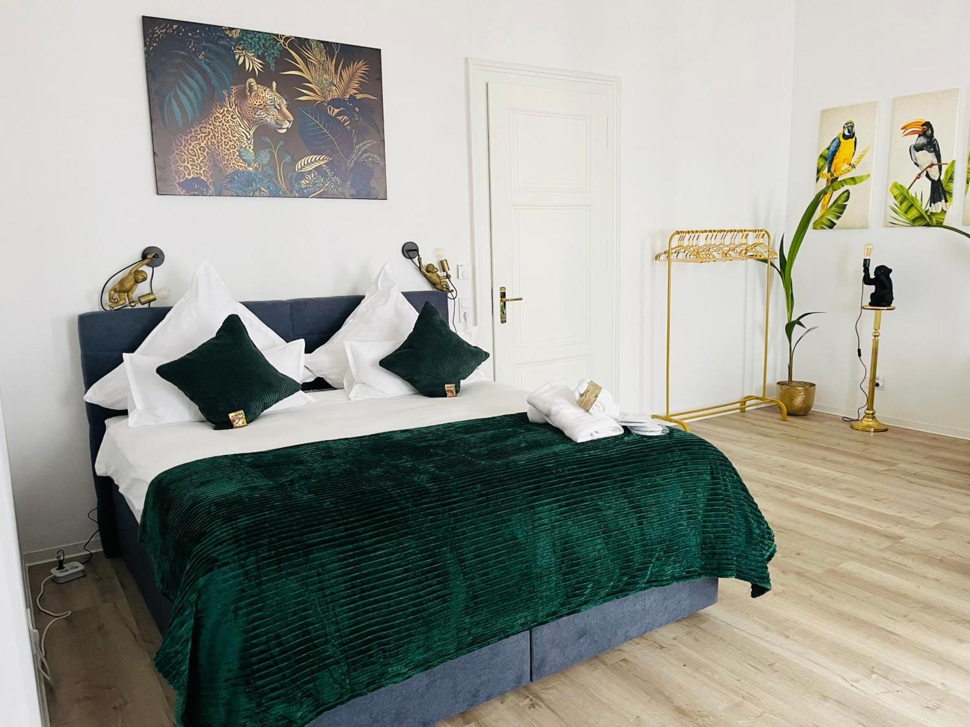 Filmap-apartments-zentrale Lage-boxspringbett-beamer-popcorn-gratis Parkplatz Apartment *