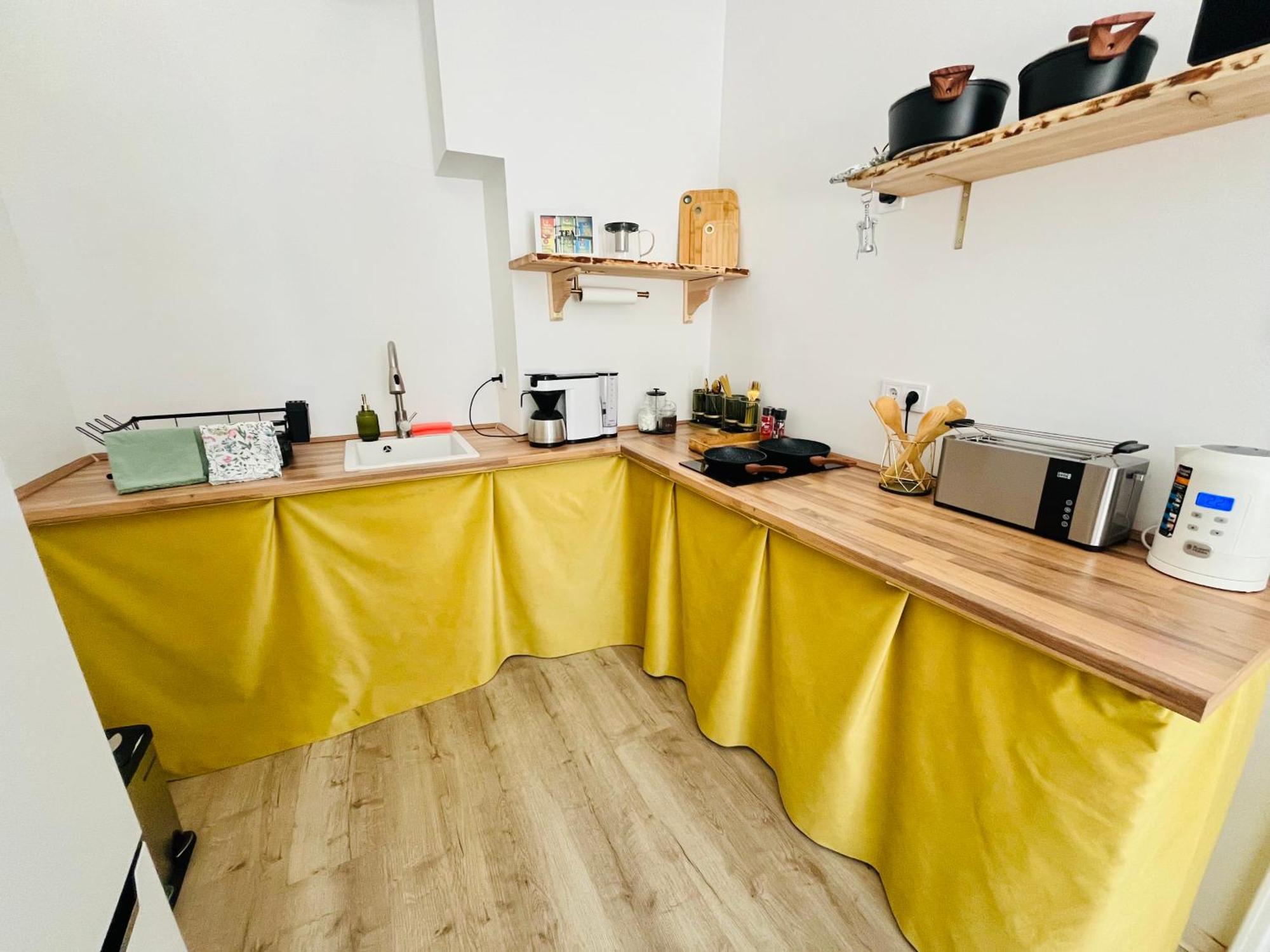 Filmap-apartments-zentrale Lage-boxspringbett-beamer-popcorn-gratis Parkplatz Apartment *