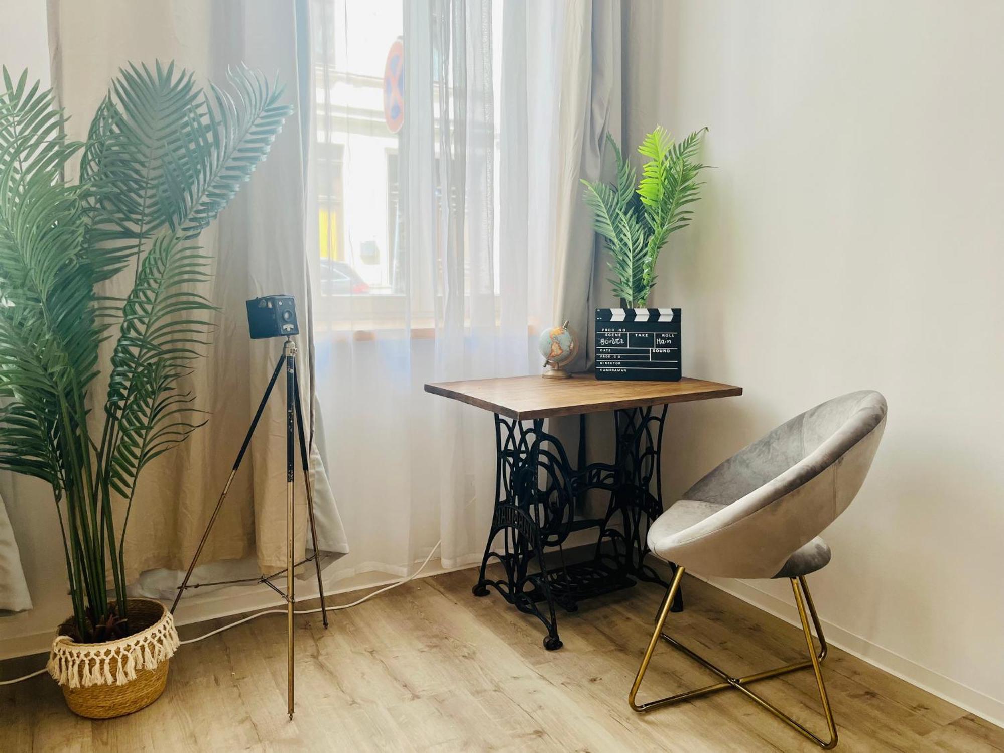 Filmap-apartments-zentrale Lage-boxspringbett-beamer-popcorn-gratis Parkplatz * Görlitz