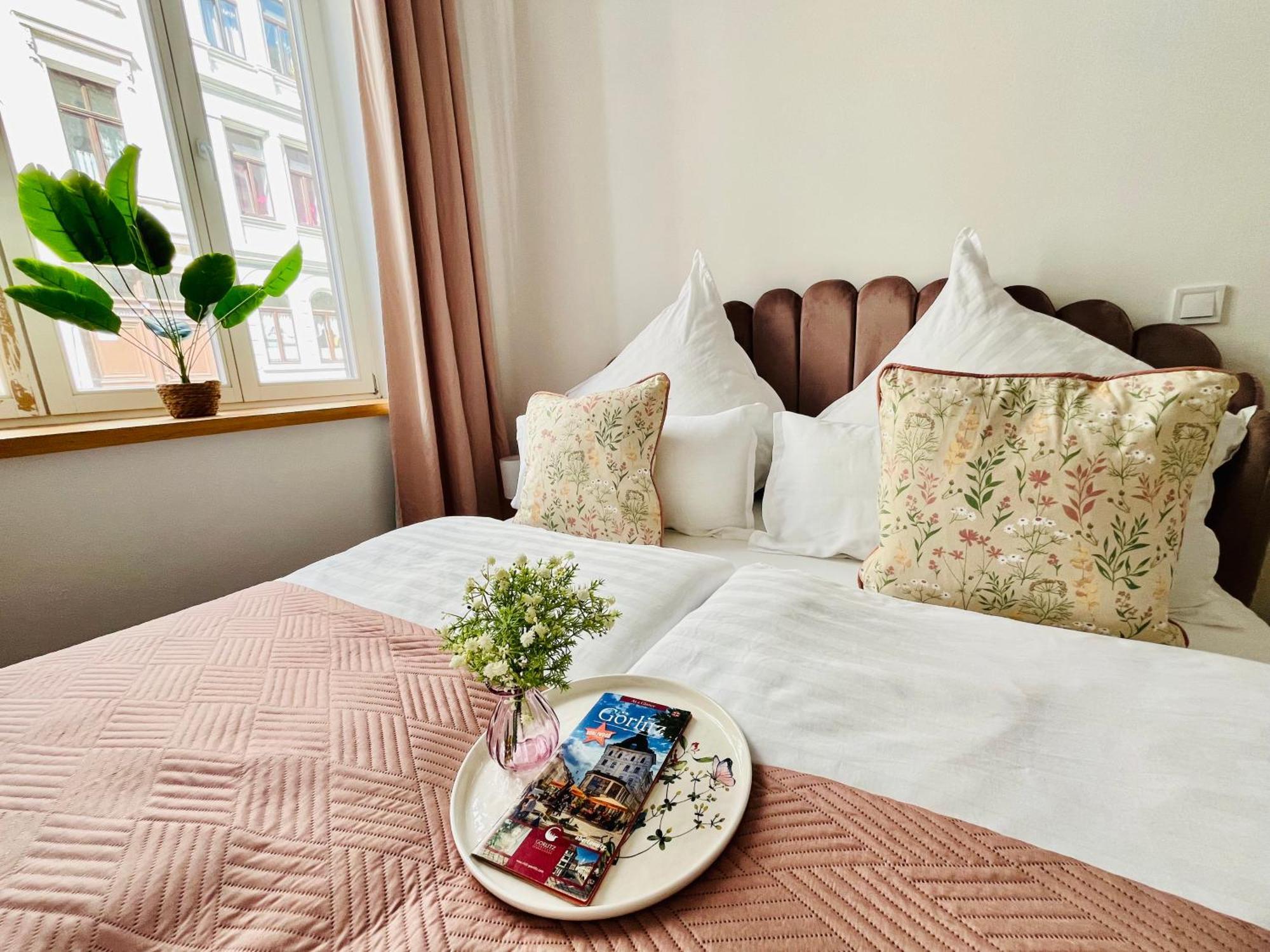 Apartment Filmap-apartments-zentrale Lage-boxspringbett-beamer-popcorn-gratis Parkplatz