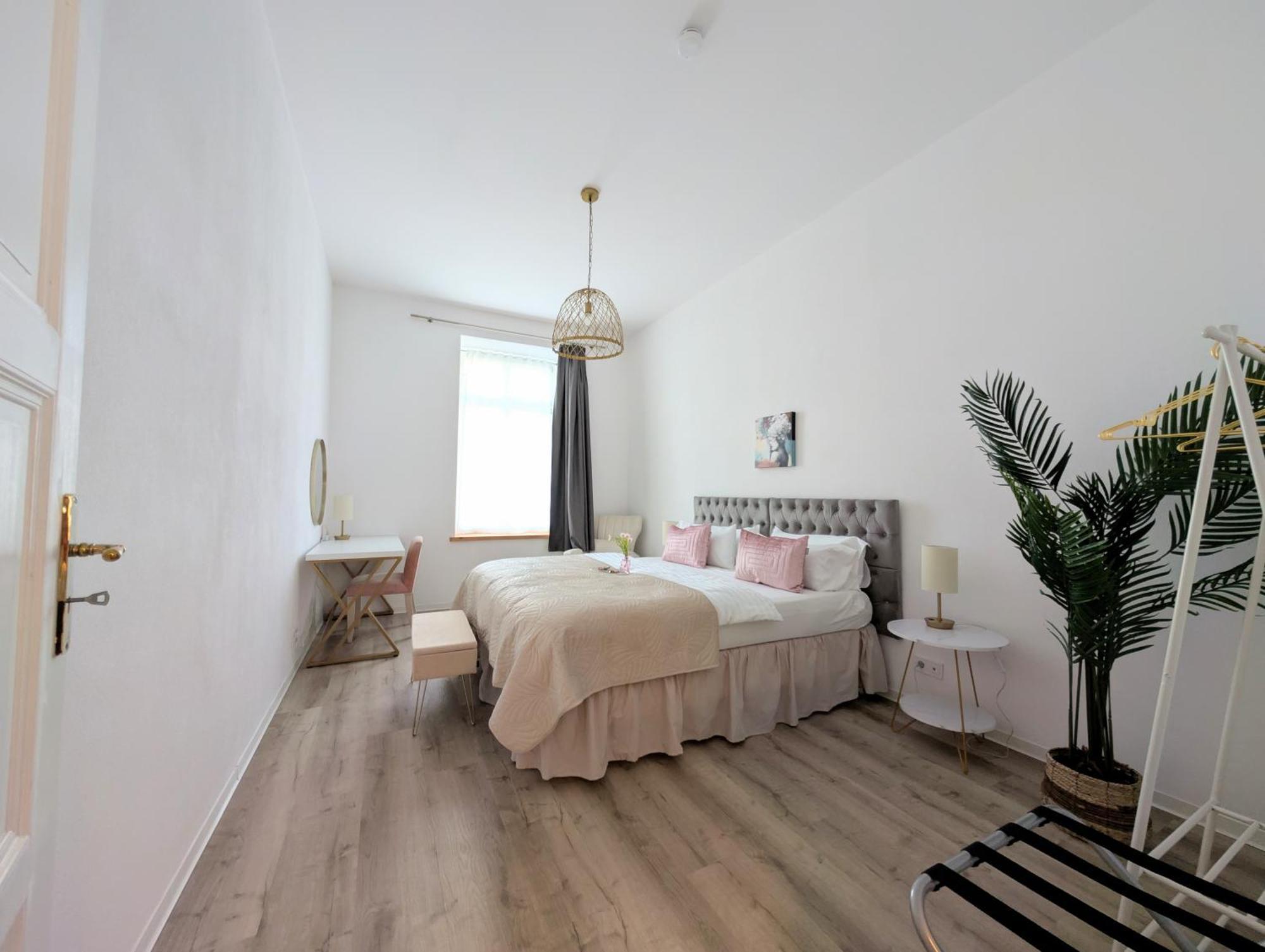 Filmap-apartments-zentrale Lage-boxspringbett-beamer-popcorn-gratis Parkplatz