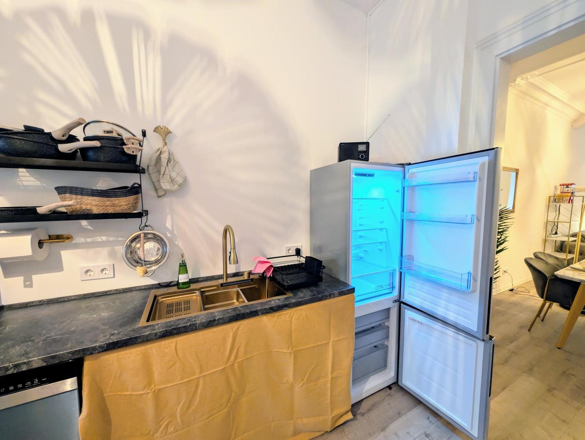 Filmap-apartments-zentrale Lage-boxspringbett-beamer-popcorn-gratis Parkplatz Görlitz