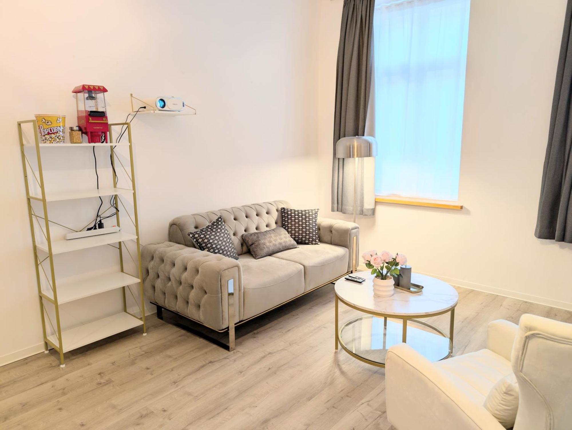 Filmap-apartments-zentrale Lage-boxspringbett-beamer-popcorn-gratis Parkplatz Apartment Görlitz